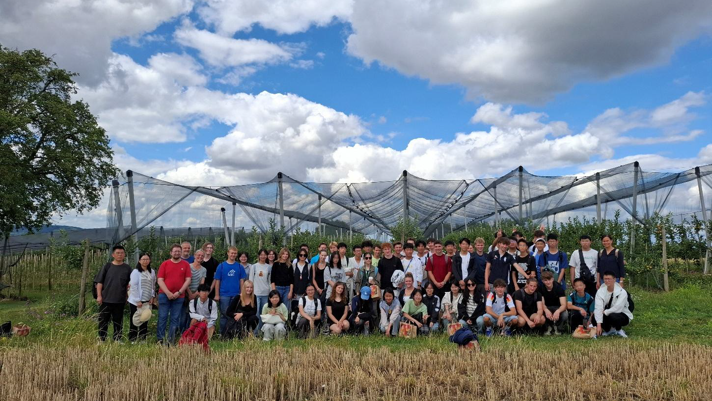 Chinesische Austauschgruppe der Huzhou High School zu Besuch am HGÖ