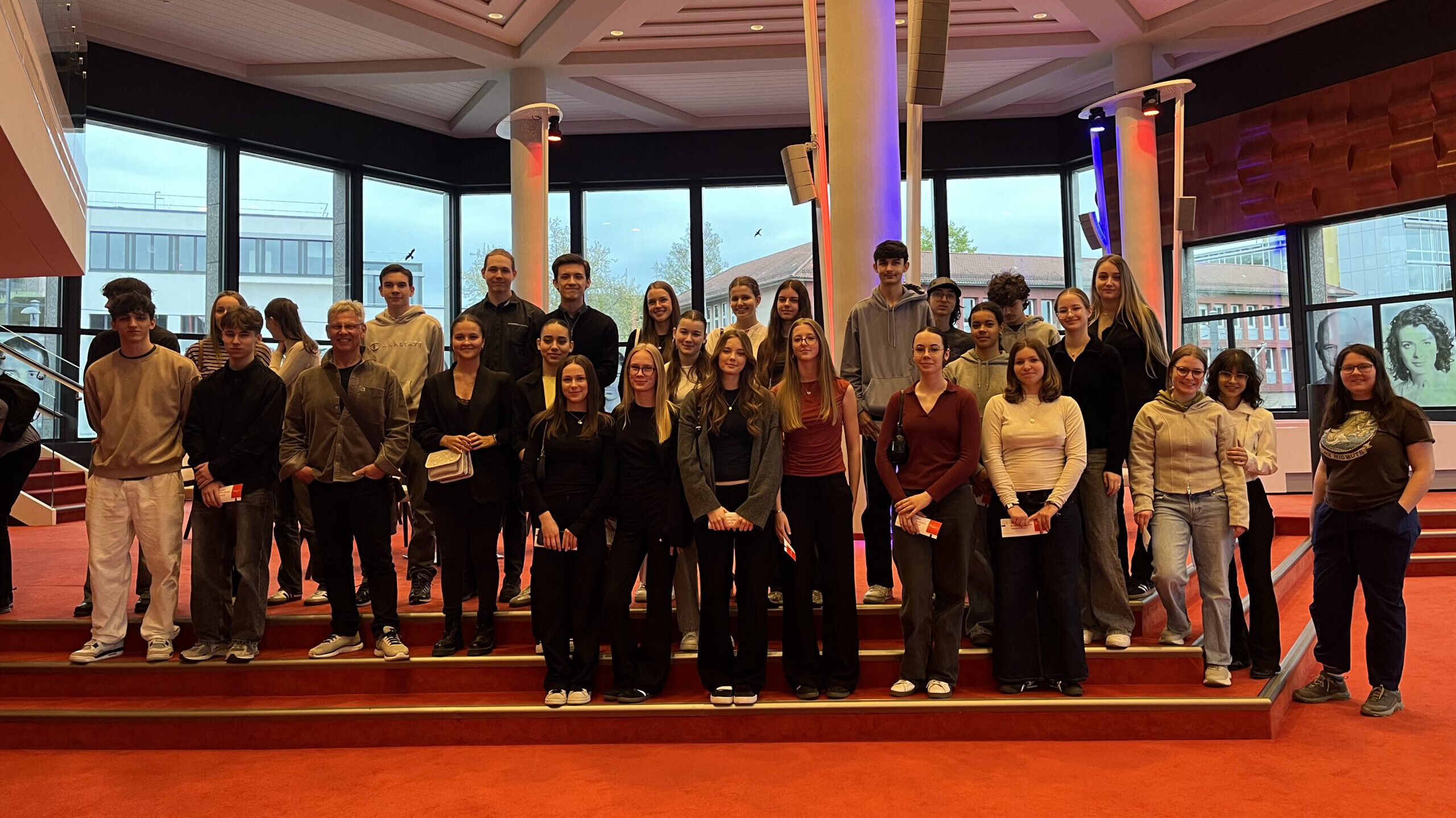 Klasse 11c besucht die Oper „La Cenerentola“